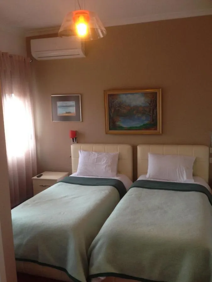 Hotel Bujtina Bicolli Korce 0*,